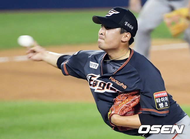 7회말 마운드에 오른 한화 강재민이 공을 뿌리고 있다. /cej@osen.co.kr