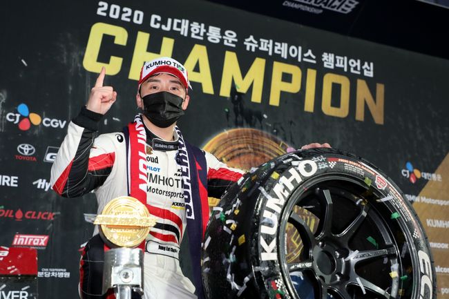 CJ대한통운 슈퍼레이스 슈퍼6000 클래스 시즌 챔프 정의철. 