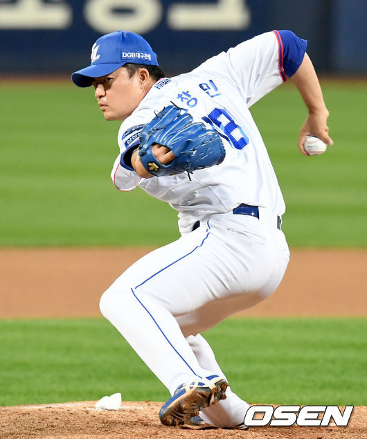 29일 오후 대구삼성라이온즈파크에서 ‘2020 신한은행 SOL KBO 리그’ 삼성 라이온즈와 KT 위즈의 경기가 열렸다.6회초 2사 1루 삼성 심창민이 마운드에 올라 힘차게 공을 뿌리고 있다./ksl0919@osen.co.kr