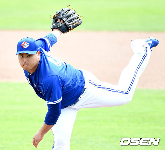 토론토 선발 류현진이 힘차게 공을 뿌리고 있다. /dreamer@osen.co.kr