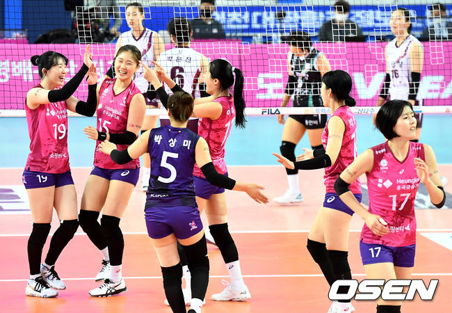 3세트 막판 흥국생명 선수들이 득점에 기뻐하고 있다. / dreamer@osen.co.kr