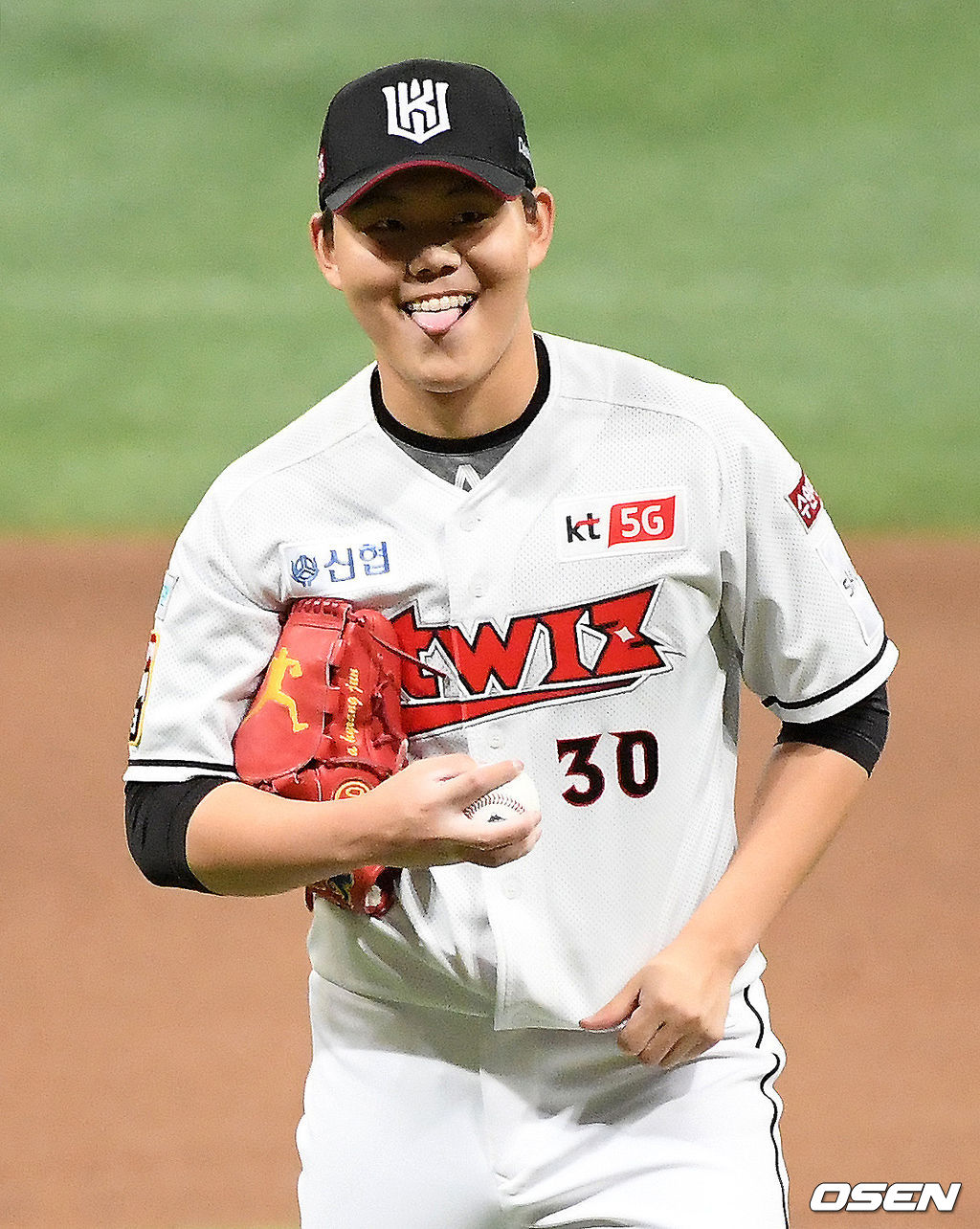 두산과의 플레이오프. 인생경기 펼친 소형준의 미소. /rumi@osen.co.kr