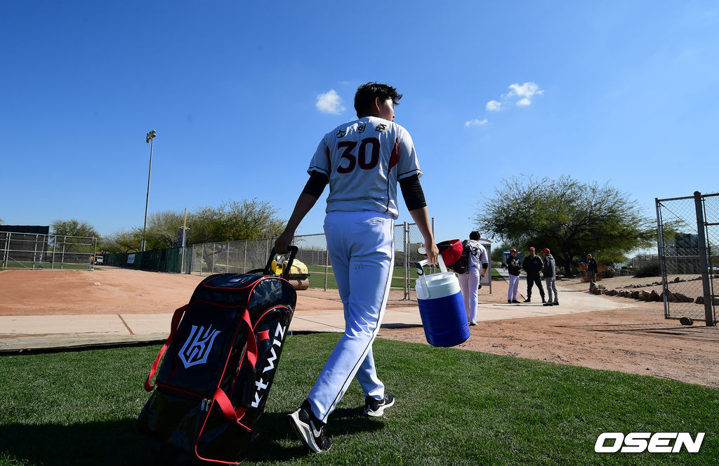 스프링캠프에서 훈련을 마치고 이동중인 소형준. /jpnews@osen.co.kr