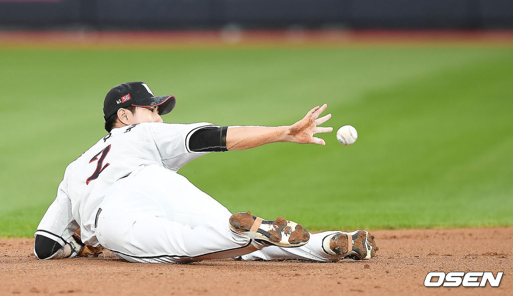 심우준이 한화와의 경기에서 호수비를 펼치고 있다. /youngrae@osen.co.kr