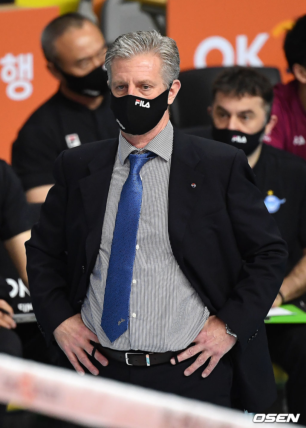 3일 오후 경기도 안산시 상록수체육관에서 '도드람 2020-2021 V리그' 남자부 OK금융그룹과 대한항공의 경기가 열렸다.2세트 대한항공 산틸리 감독이 경기를 지켜보고 있다. /youngrae@osen.co.kr