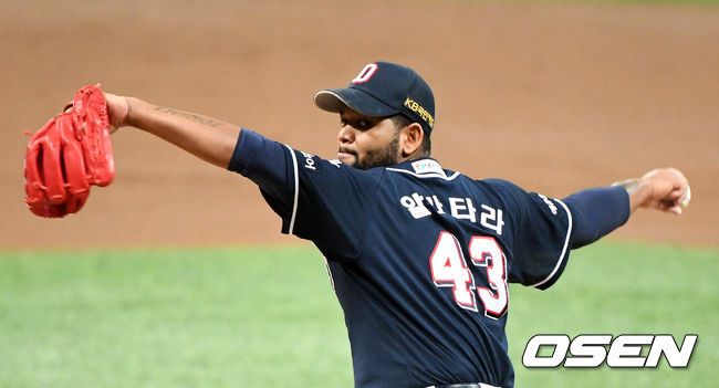 1회말 두산 알칸타라가 역투하고 있다. /jpnews@osen.co.kr