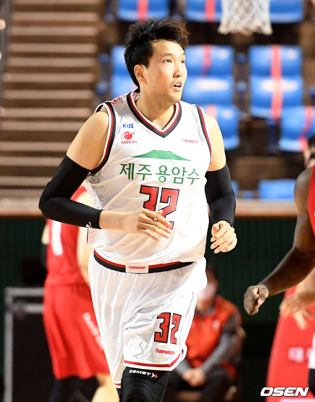 SK와 경기 펼치는 이종현. /jpnews@osen.co.kr