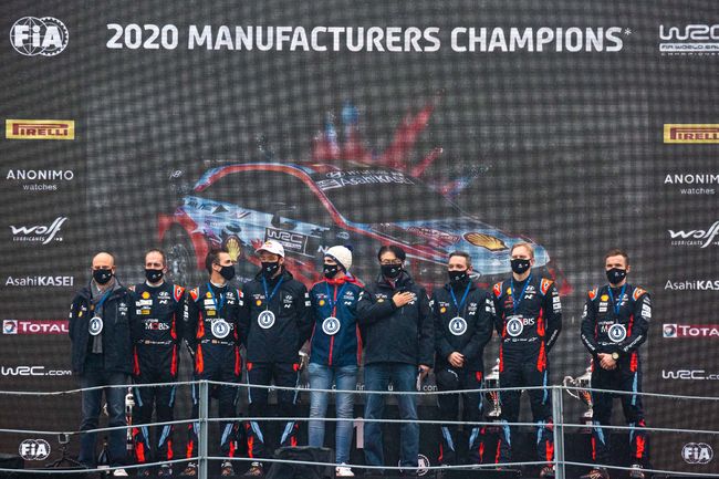 현대 월드랠리팀이 3~6일 이탈리아에서 열린 WRC 몬자(Monza) 랠리에서 제조사 부문 종합우승을 확정 짓고 애국가가 울려 퍼지는 가운데 시상대에 선 모습