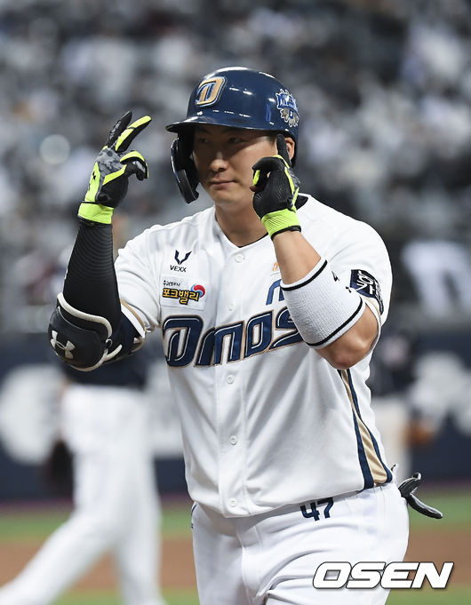 6회말 1사 NC 나성범이 안타를 날리고 세리머니를 하고 있다.  / soul1014@osen.co.kr