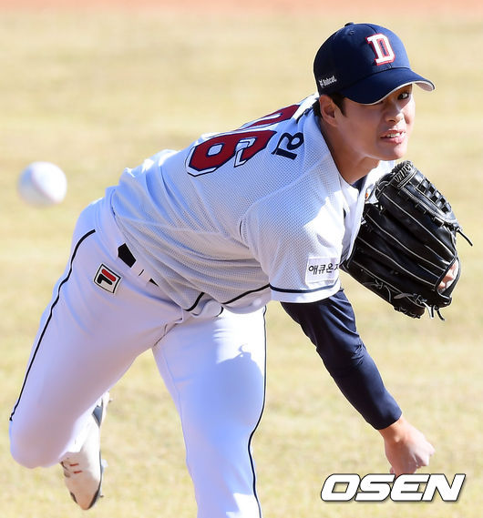 20일 경기도 이천 두산베어스파크에서 ‘2020 퓨처스리그’ 두산 베어스와 SK 와이번스의 경기가 열렸다.6회초 마운드에 오른 두산 최종인이 공을 뿌리고 있다. /cej@osen.co.kr