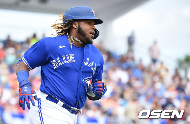 3회말 1사 토론토 게레로 주니어가 안타를 날리고 있다. / soul1014@osen.co.kr