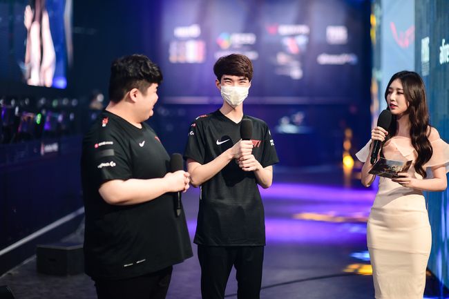 T1의 '애더' 정지훈(왼쪽)과 '스타로드' 이종호. /펍지주식회사 제공.