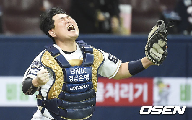 우승확정 후 양의지가 기뻐하고 있다. / soul1014@osen.co.kr