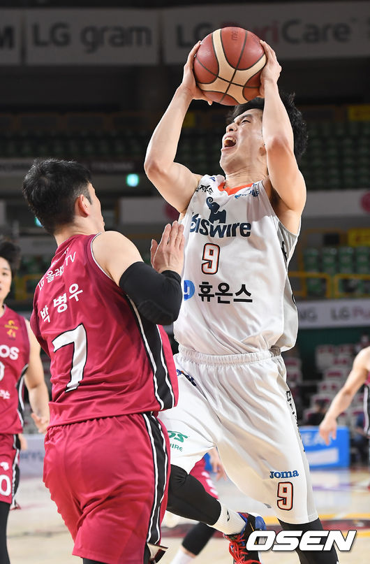 3쿼터 전자랜드 전현우가 슛을 하고 있다. /youngrae@osen.co.kr 