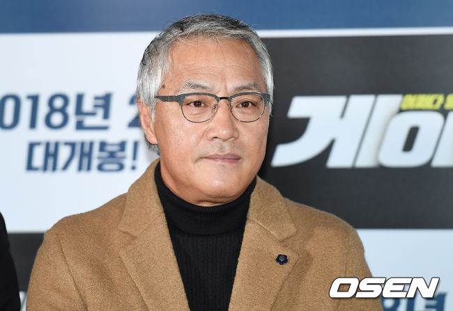배우 이경영이 19일 오후 서울 CGV용산에서 열린 영화 '게이트' 언론 시사회에 참석해 포토타임을 갖고 있다.  / youngrae@osen.co.kr
