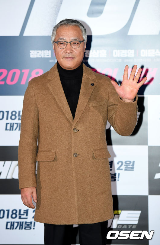 배우 이경영이 19일 오후 서울 CGV용산에서 열린 영화 '게이트' 언론 시사회에 참석해 포토타임을 갖고 있다.  / youngrae@osen.co.kr