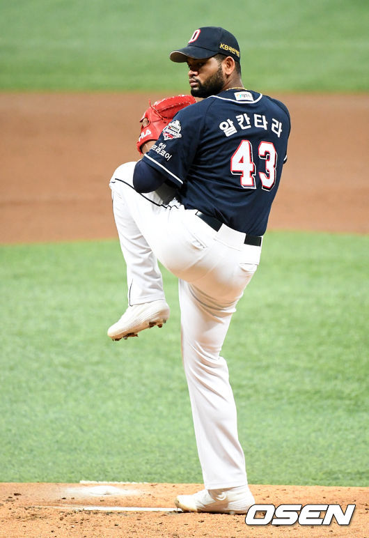 1회말 두산 알칸타라가 역투하고 있다. /jpnews@osen.co.kr