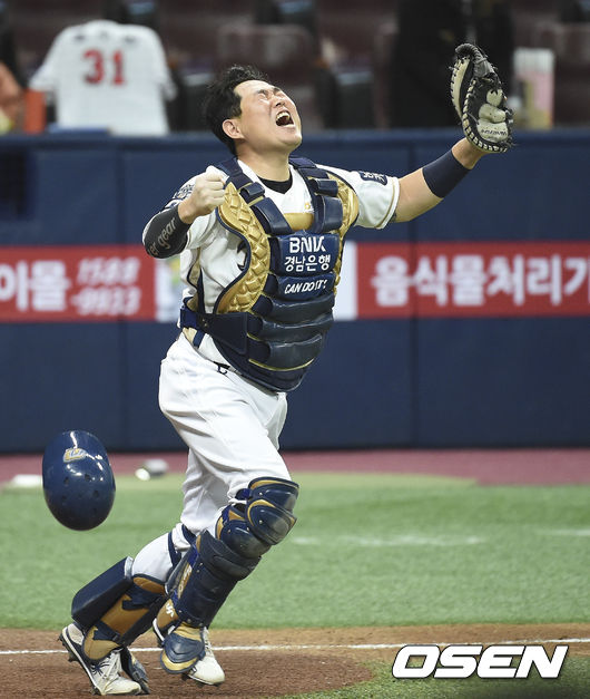 우승확정 후 양의지가 기뻐하고 있다. / soul1014@osen.co.kr