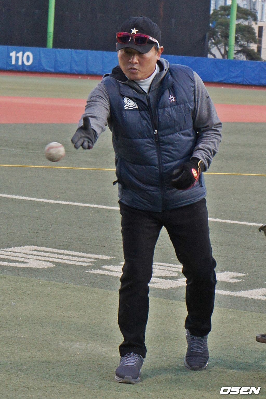 대구고에서 재능 기부 활동 중인 박흥식 전 KIA 퓨처스 감독 /what@osen.co.kr