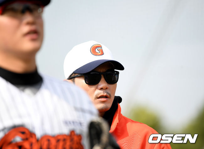 롯데는 대만 가오슝에서 2월 23일까지 1차 캠프를 실시하고 일본 오키나와로 이동해 2차 캠프를 진행한다. 조 감독을 포함한 코칭스태프 14명과 선수 45명 등 모두 59명이 이번 스프링캠프에 참가한다. / youngrae@osen.co.kr