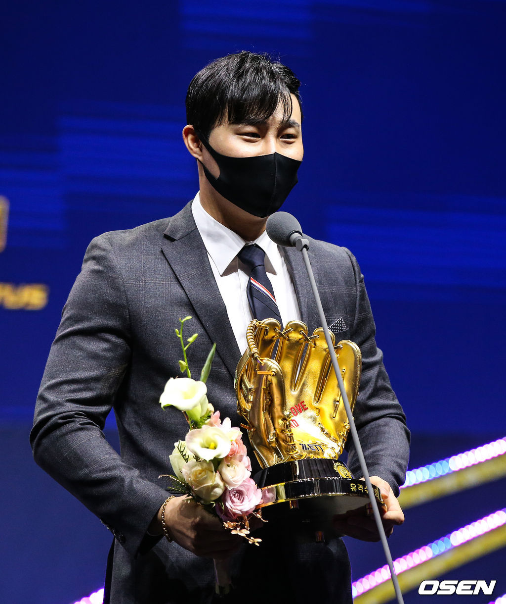 [OSEN=사진팀] 메이저리그 도전에 나서는 키움 김하성. 3년 연속 골든글러브 수상(득점 3위, 도루 5위, 타점 9위, 홈런 공동 9위, 타율 20위) /사진=KBO