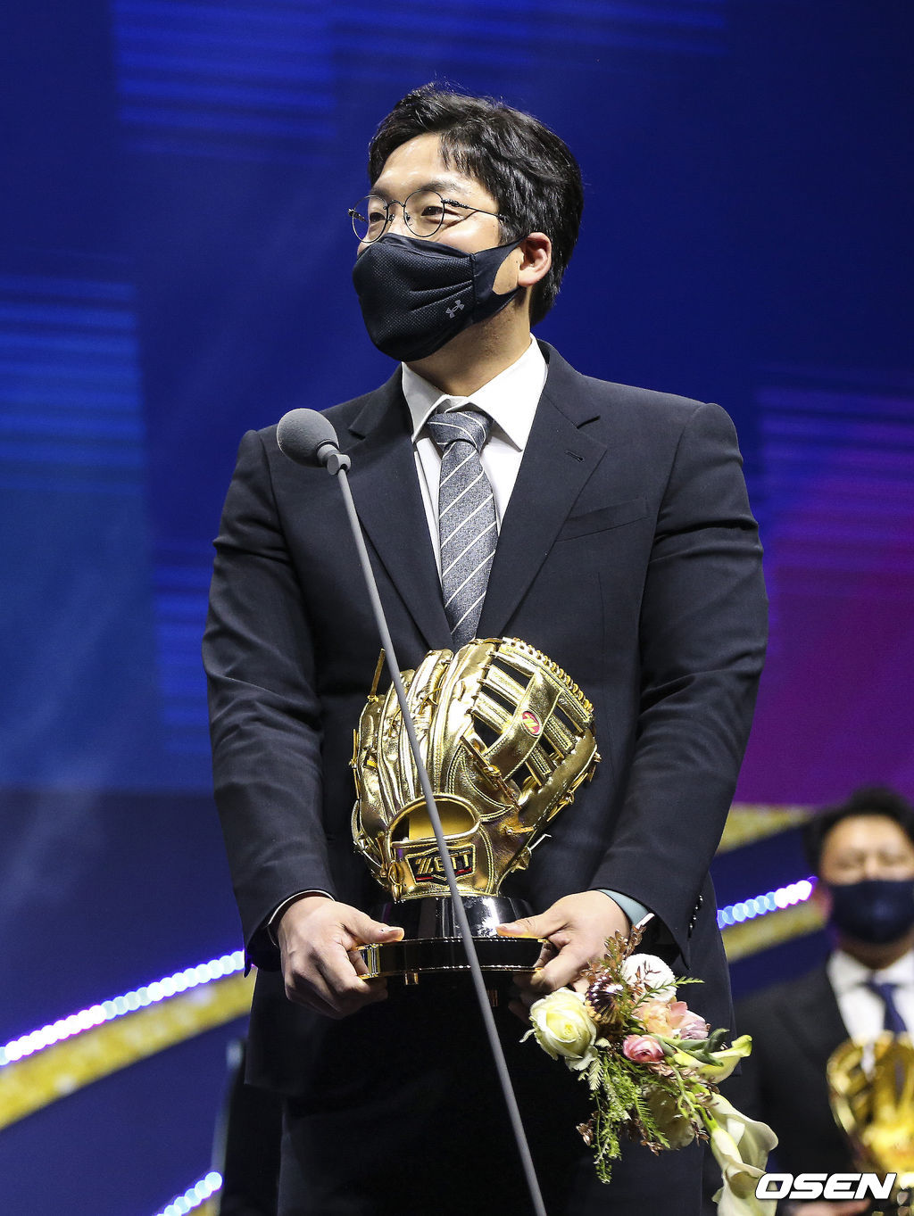 [OSEN=사진팀] 5년만에 수상한 LG 김현수(타점 3위, 안타 공동 5위, 타율 8위, 득점 공동 8위) / 사진=KBO