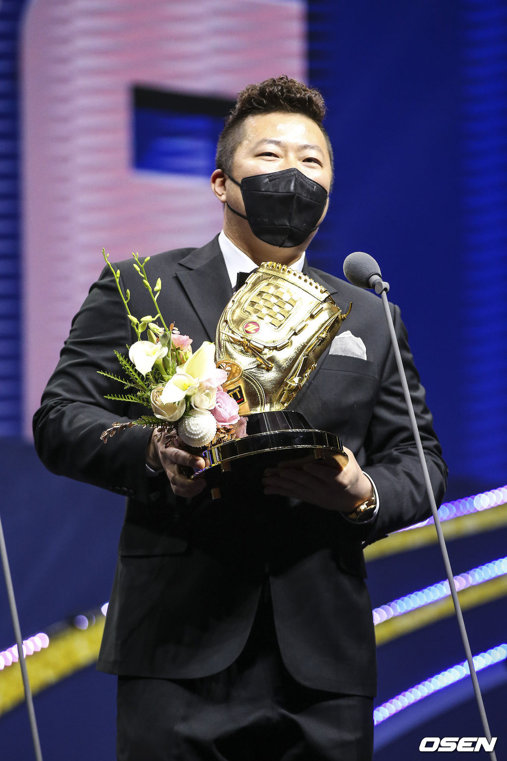 [OSEN=사진팀] 개인 통산 6번째 골든글러브를 수상한 KIA 최형우(타율 1위, 출루율 2위, 안타/타점 4위, 장타율 5위) / 사진=KBO