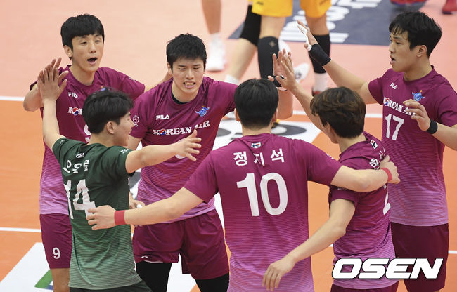 1세트 대한항공 진지위가 득점 후 동료들과 기뻐하고 있다. / soul1014@osen.co.kr