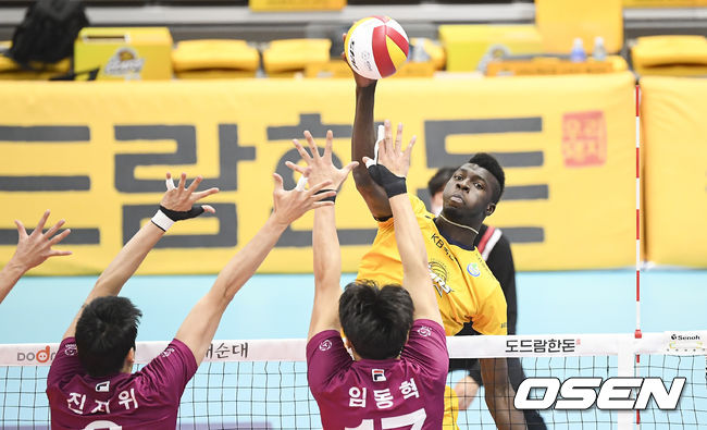 1세트 KB손해보험 케이타가 연타를 날리고 있다.  / soul1014@osen.co.kr