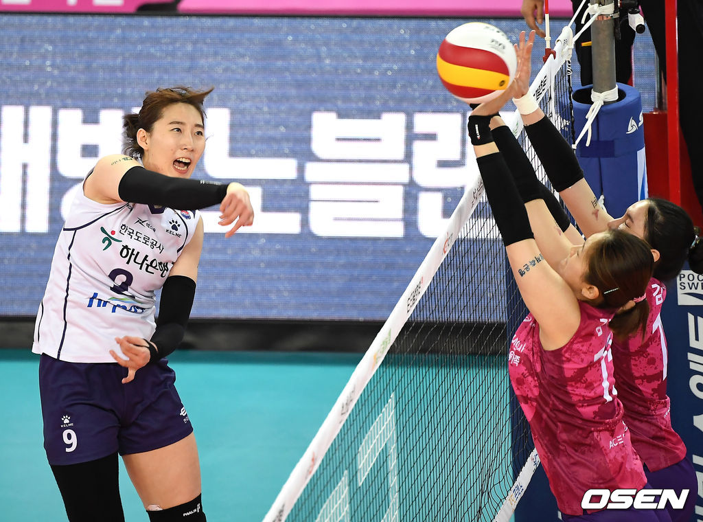 2세트 도로공사 박정아가 스파이크를 때리고 있다. /youngrae@osen.co.kr 