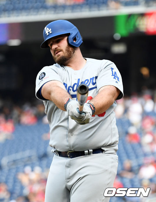 다저스 시절 화이트가 대타로 타석 준비를 하고 있다. /jpnews@osen.co.kr