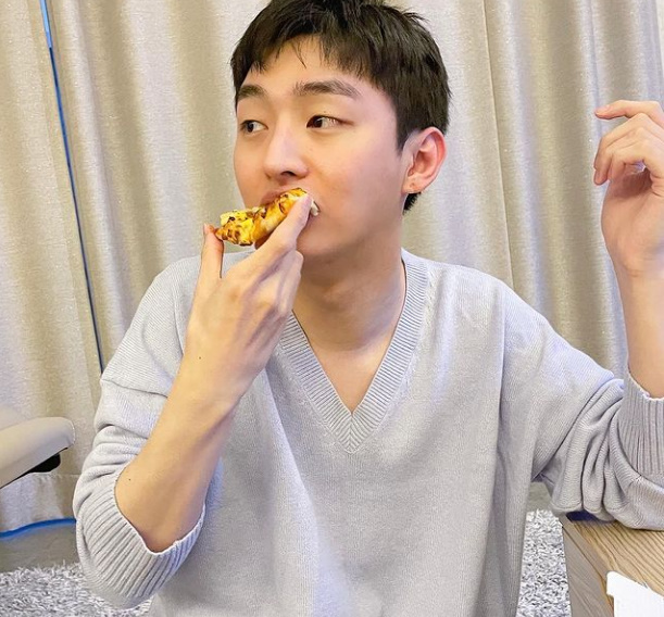 윤지성 SNS