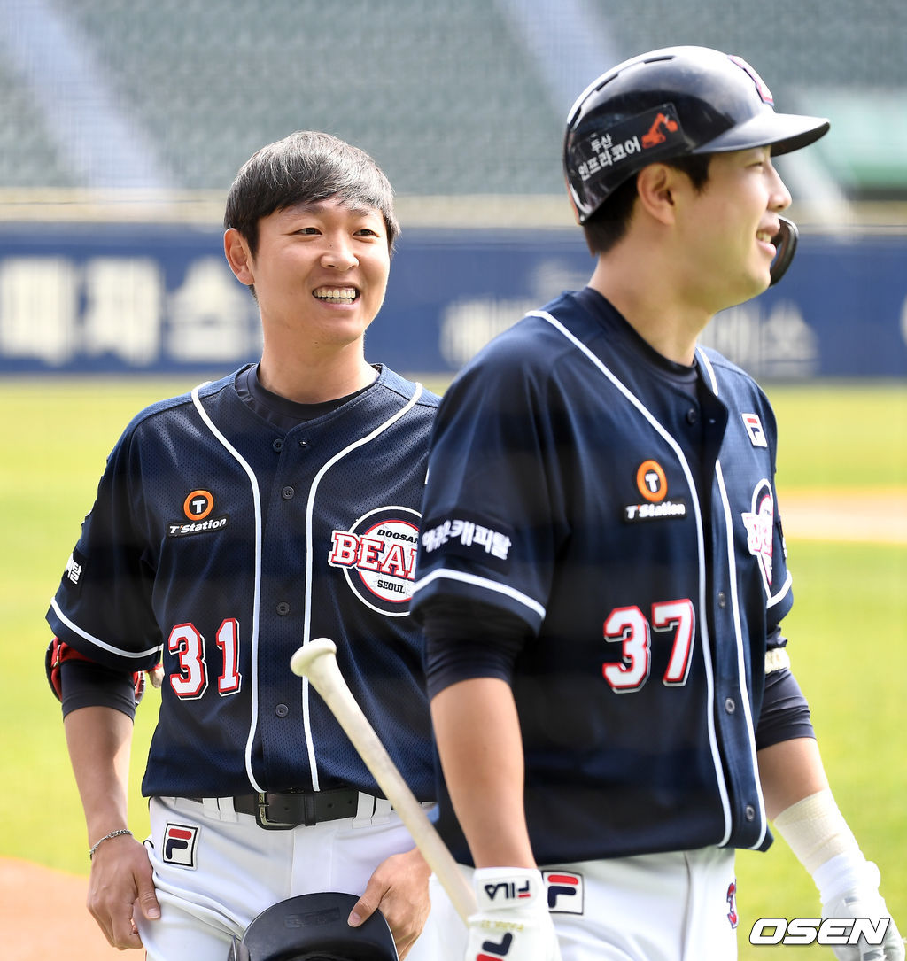 경기 시작을 앞두고 두산 정수빈과 박건우가 대화를 나누고 있다. /dreamer@osen.co.kr