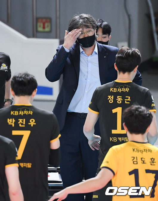 2세트 KB손해보험 이상열 감독이 아쉬운 표정을 짓고 있다. / soul1014@osen.co.kr