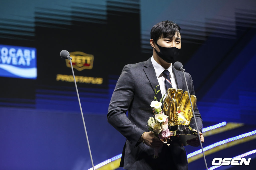 [OSEN=사진팀] 골든글러브 수상한 김하성.  / photo@osen.co.kr