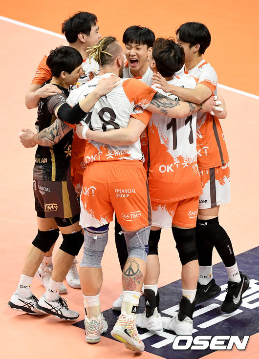 OK금융 선수들이 득점에 기뻐하고 있다./ksl0919@osen.co.kr