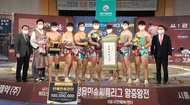 영암군민속씨름단이 15년 만에 부활한 단체전에서 우승을 차지했다. ⓒ 대한씨름협회