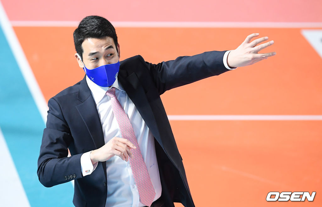 삼성화재 고희진 감독이 작전 지시를 하고 있다. / soul1014@osen.co.kr