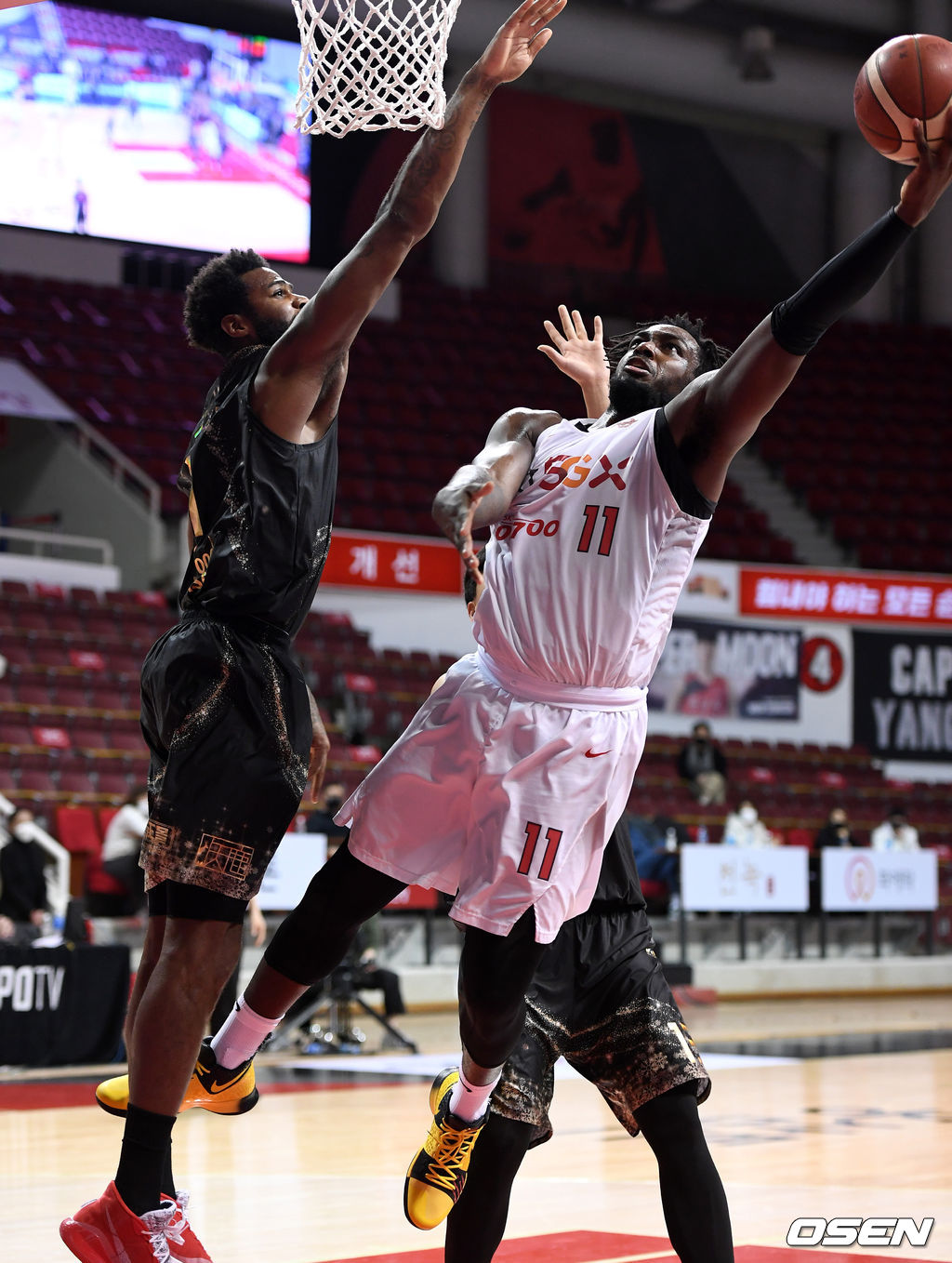 20일 ‘2020~2021 현대모비스 프로농구’ KGC인삼공사와 SK의 경기에서 3쿼터 SK 워니가 슛을 시도하고 있다. /sunday@osen.co.kr