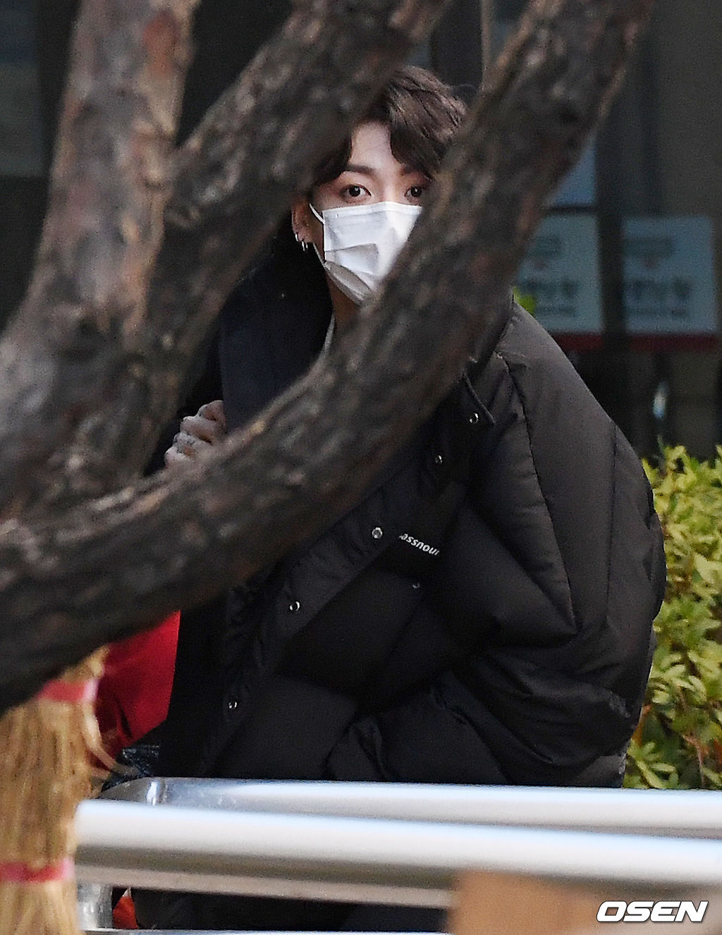 방탄소년단(BTS) 정국이 차에서 내려 입장하고 있다./rumi@osen.co.kr