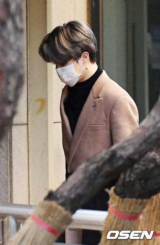 방탄소년단(BTS) 지민이 차에서 내려 입장하고 있다./rumi@osen.co.kr