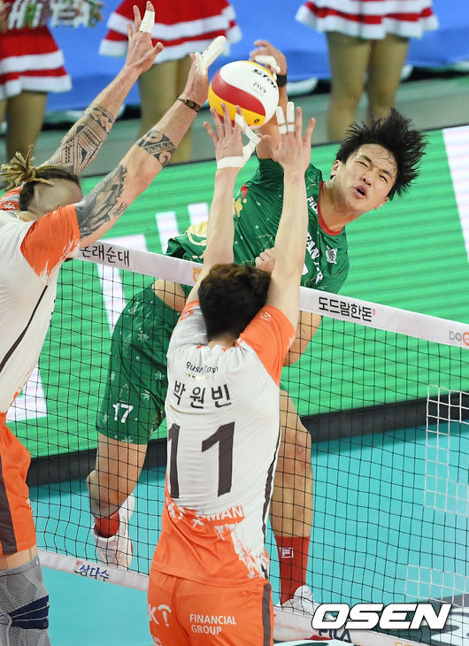 2세트 대한항공 임동혁이 강타를 날리고 있다./ rumi@osen.co.kr