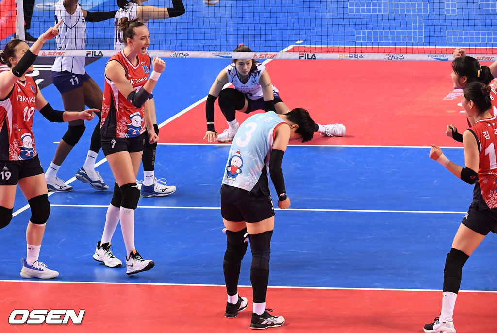 풀세트 접전 끝 승리에도 힘들어하는 신연경