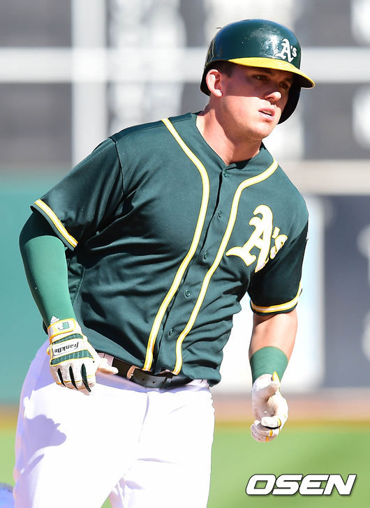 [사진] 오클랜드 시절 힐리가 홈런을 치고 베이스를 돌고 있다.   /OSEN DB