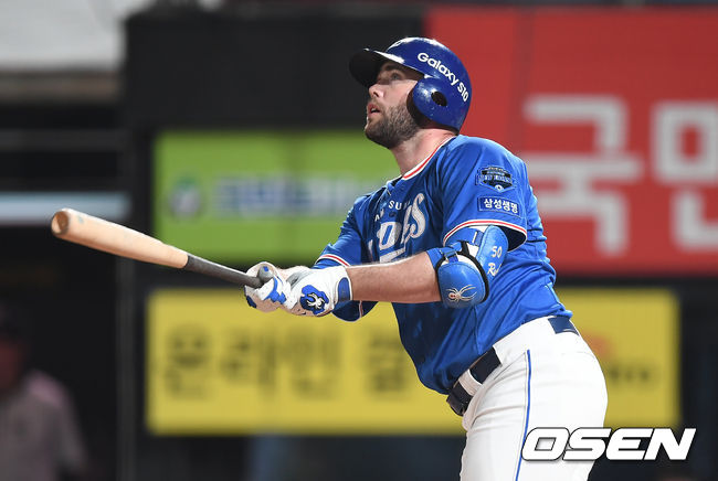 삼성 러프가 2타점 적시 2루타를 때려내고 있다. / youngrae@osen.co.kr