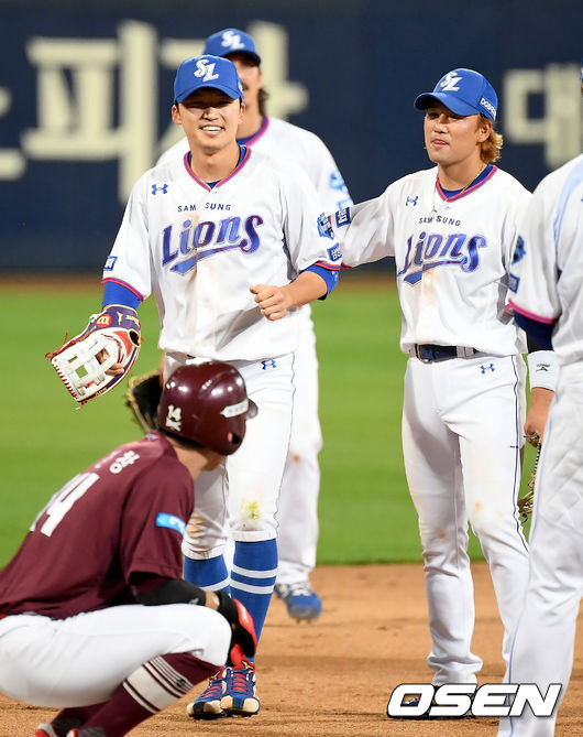 10일 대구 삼성라이온즈파크에서 ‘2020 신한은행 SOL KBO리그’ 삼성 라이온즈와 키움 히어로즈의 경기가 열렸다.8회초 2사 2루 키움 김하성의 타구를 삼성 박해민이 잡아내고 미소짓고 있다./ksl0919@osen.co.kr