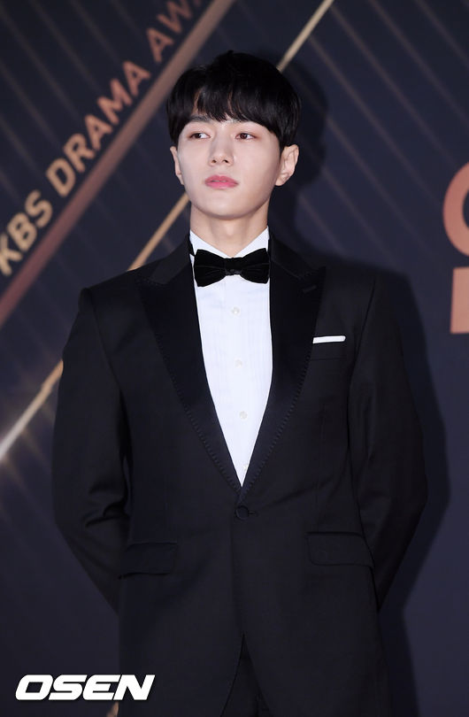 김명수가 포토월로 입장하며 포즈를 취하고 있다./ rumi@osen.co.kr
