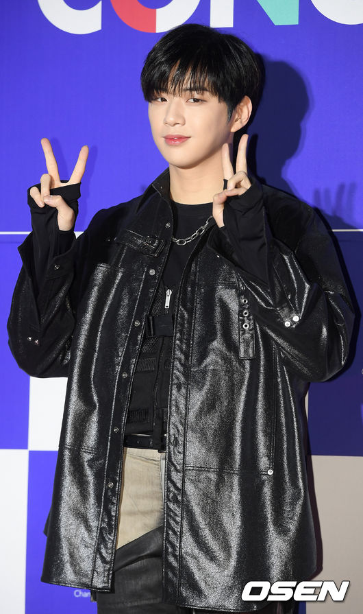 강다니엘이 포토월에서 포즈를 취하고 있다./rumi@osen.co.kr