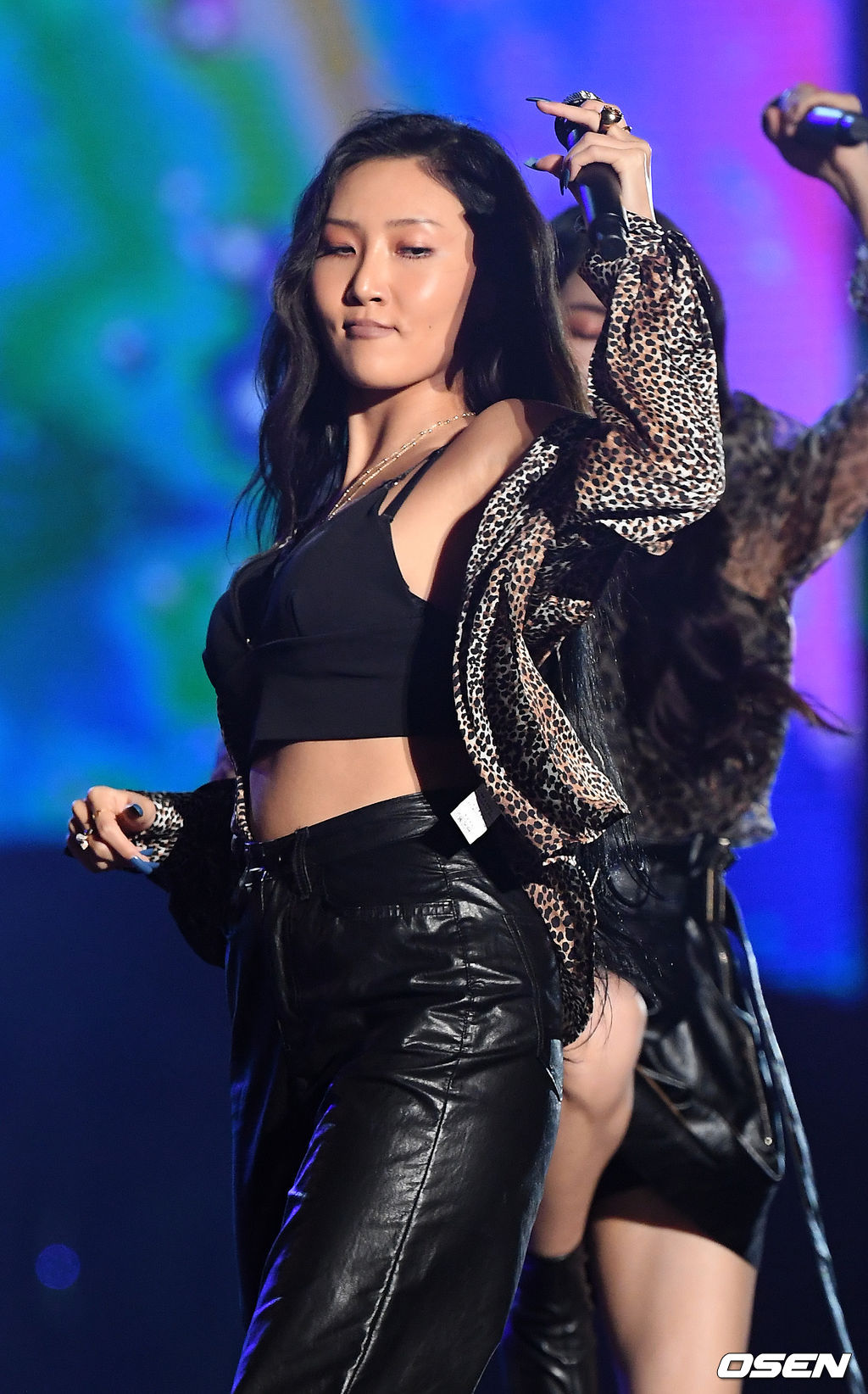 마마무 화사가 화려한 무대를 펼치고 있다. / rumi@osen.co.kr