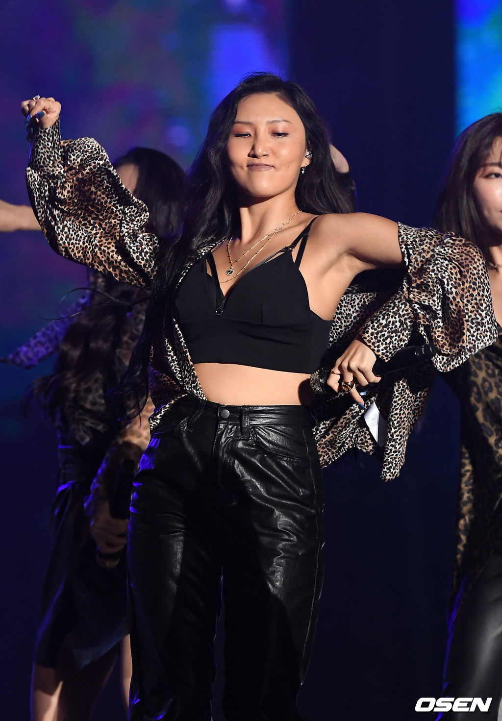 마마무 화사가 화려한 무대를 펼치고 있다. / rumi@osen.co.kr